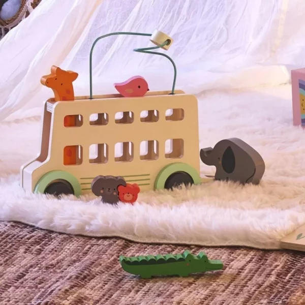bus-animo-sarah-betz-vilac-jouet-en-bois