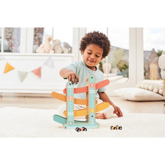 piste-de-course-et-voitures-turquoise-et-corail-hape