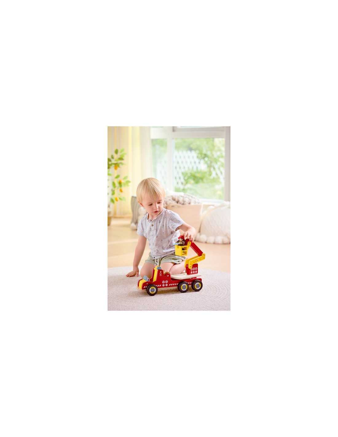 camion-de-pompiers-son-et-lumiere-en-bois-hape-jeuxrevesetjouets-thonon-evian-1