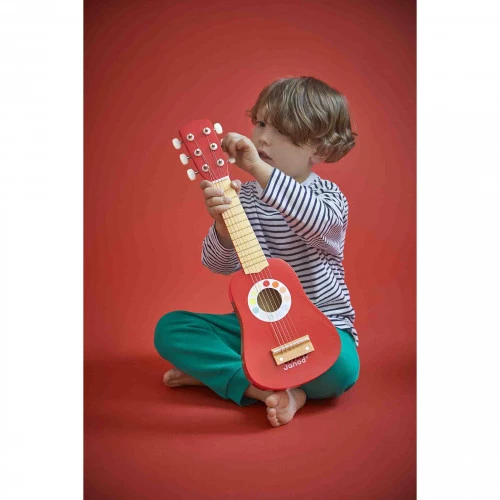Enfant jouant avec la guitare Confetti Janod rouge