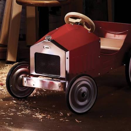 Voiture-vilac-pédales-rouge-bois-metal-retro-3-ans-exterieur-jeux-reves-et-jouets