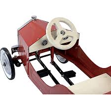 Voiture-vilac-pédales-rouge-bois-metal-retro-3-ans-exterieur-jeux-reves-et-jouets