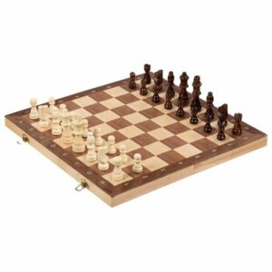 Jeu d'échecs dans une boite en bois